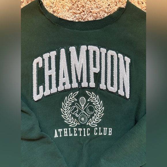 Champion Crewneck - Picture 2 of 2